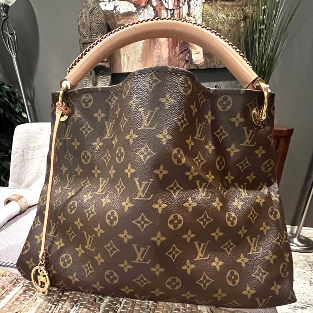 Louis Vuitton Artsy Bag!!!!
